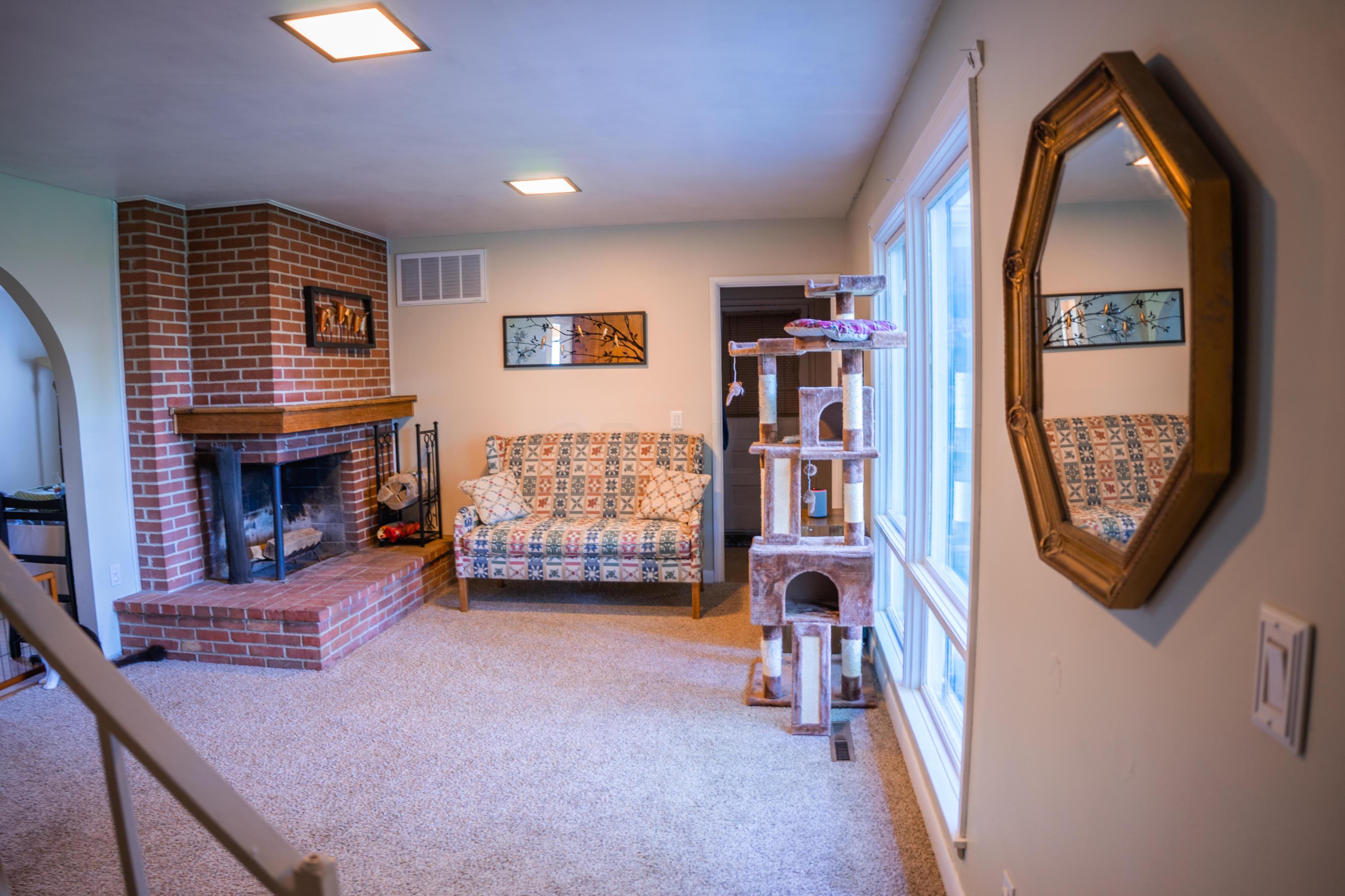 384 Darbyhurst Road Columbus, OH 43228 - Photo 10 of 21 Gallery Image 10