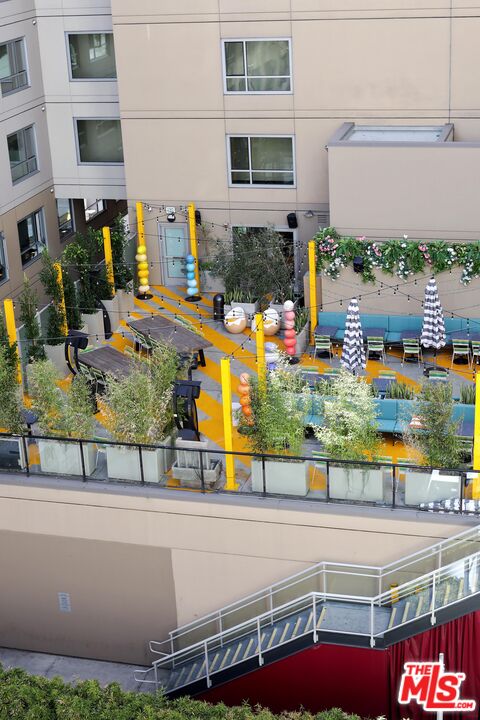 6250 Hollywood Boulevard, Unit 5J Los Angeles, CA 90028 - Photo 13 of 40 a view of building and outdoor space