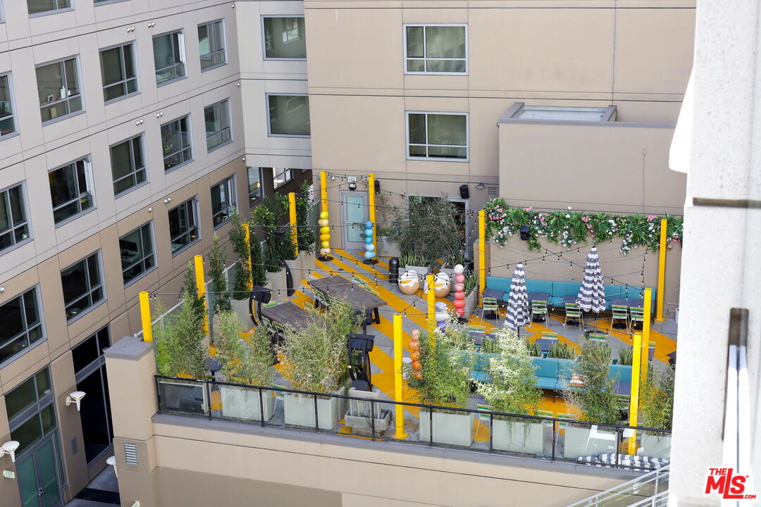 6250 Hollywood Boulevard, Unit 5J Los Angeles, CA 90028 - Photo 14 of 40 a view of building exterior