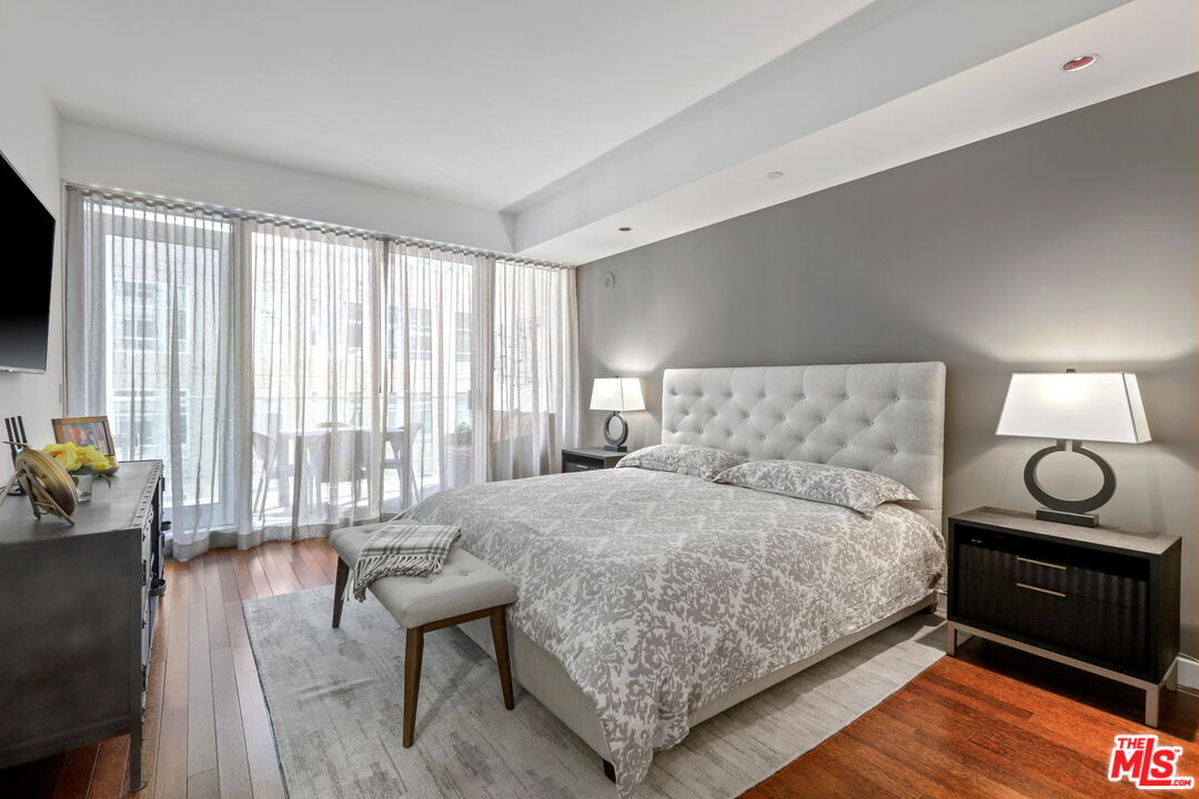 6250 Hollywood Boulevard, Unit 5J Los Angeles, CA 90028 - Photo 16 of 40 a bedroom with a bed and a couch