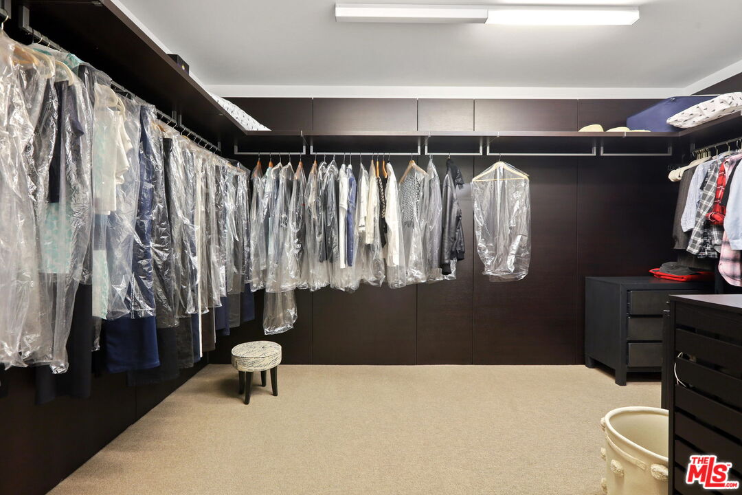 6250 Hollywood Boulevard, Unit 5J Los Angeles, CA 90028 - Photo 21 of 40 a living room with a couch