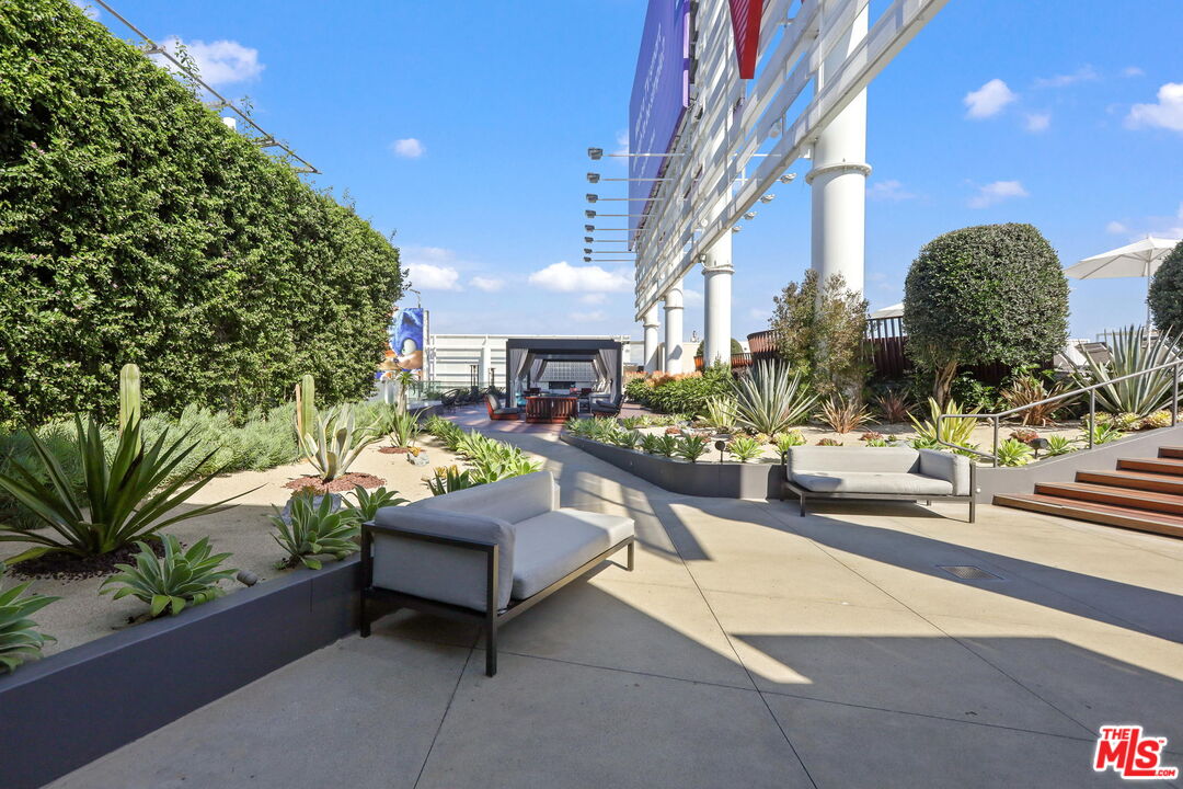 6250 Hollywood Boulevard, Unit 5J Los Angeles, CA 90028 - Photo 23 of 40 a view of a patio with couches and table with potted plants