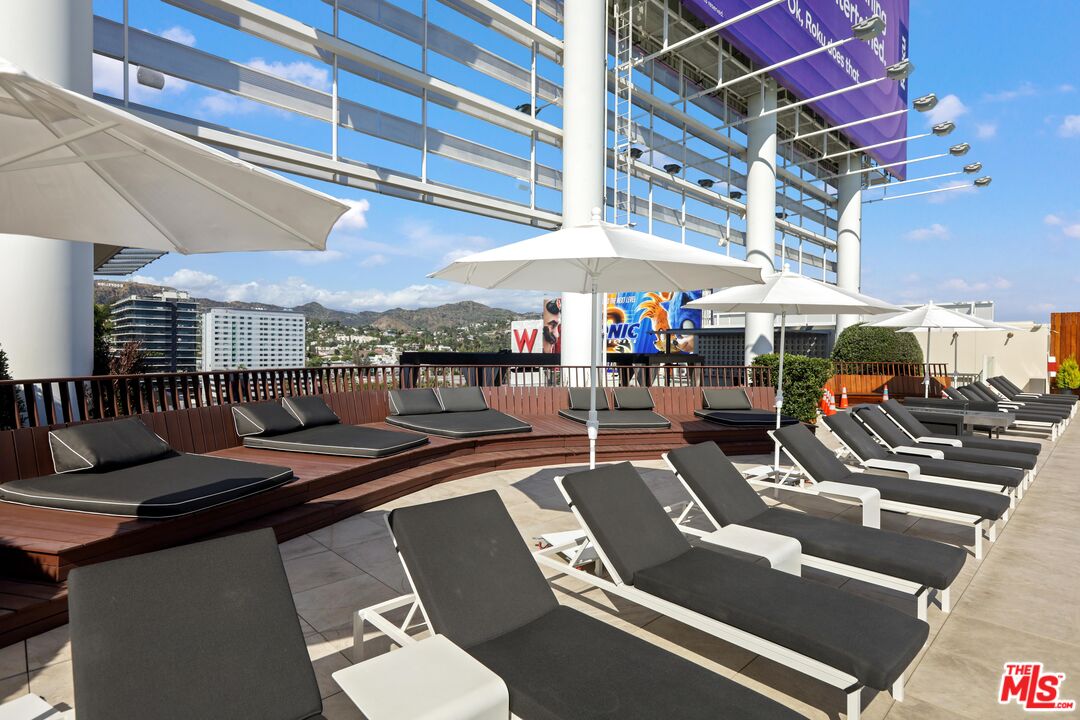 6250 Hollywood Boulevard, Unit 5J Los Angeles, CA 90028 - Photo 29 of 40 a view of a patio with a table and chairs