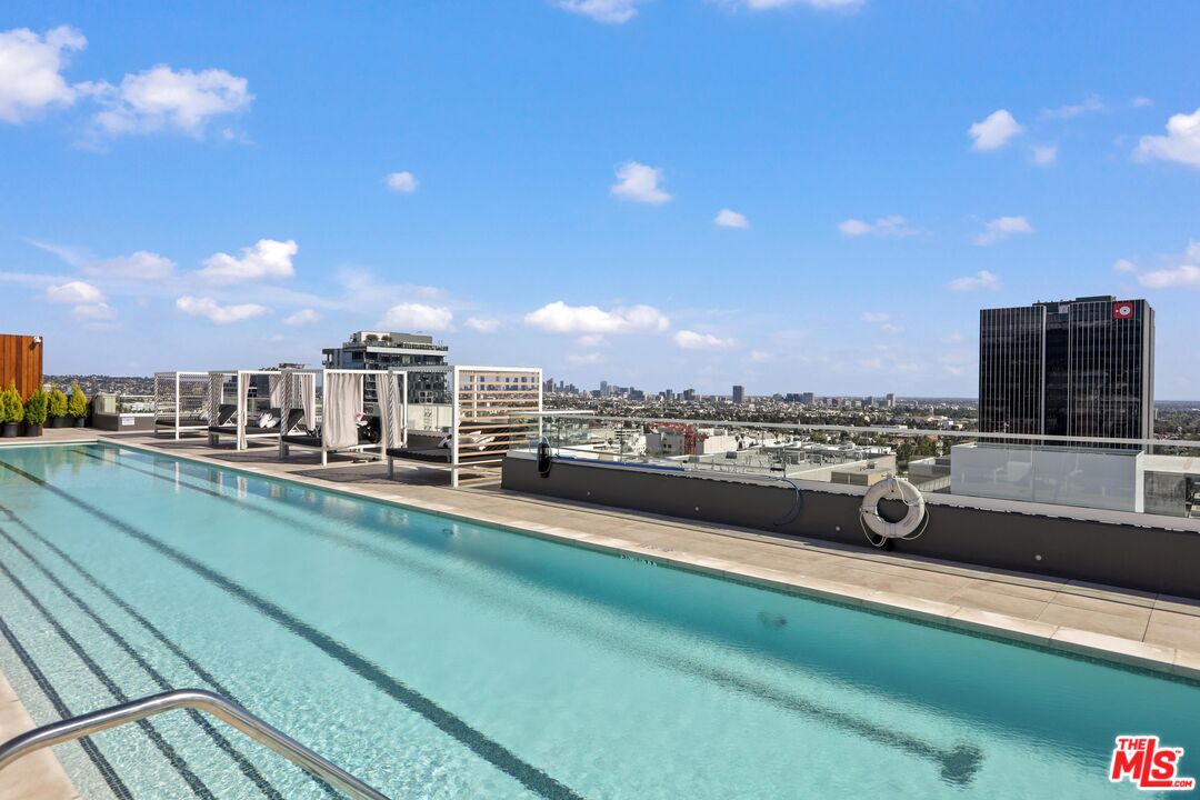 6250 Hollywood Boulevard, Unit 5J Los Angeles, CA 90028 - Photo 31 of 40 a view of a balcony with city view