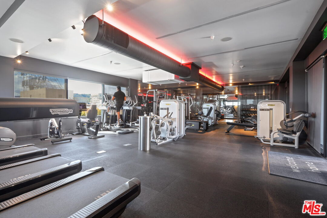 6250 Hollywood Boulevard, Unit 5J Los Angeles, CA 90028 - Photo 37 of 40 a view of a room with gym equipment