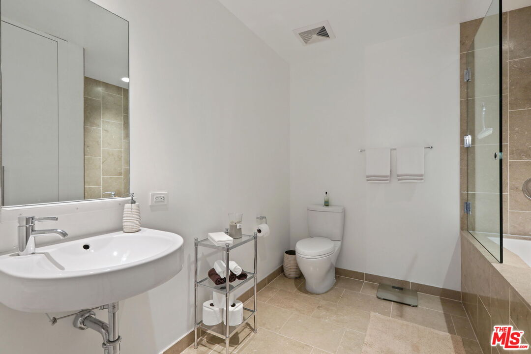 6250 Hollywood Boulevard, Unit 5J Los Angeles, CA 90028 - Photo 10 of 40 a bathroom with a sink and a toilet