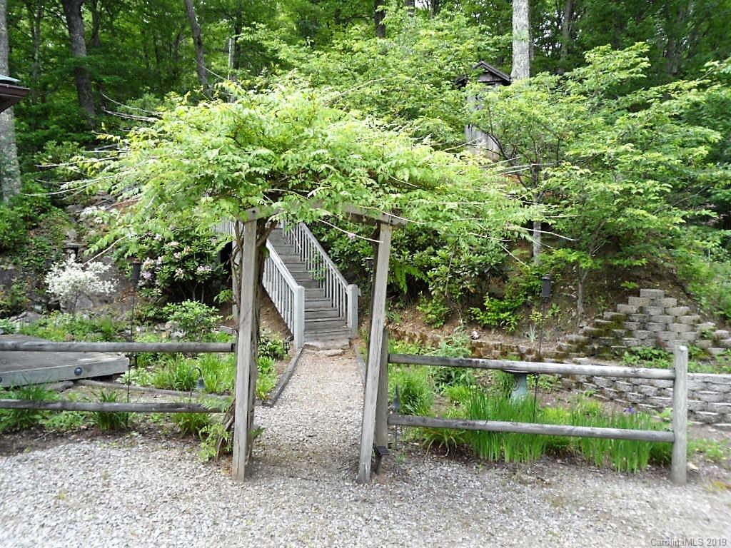 464 Bent Tree Road Maggie Valley, NC 28751 - Photo 27 of 38 a view of outdoor space and yard