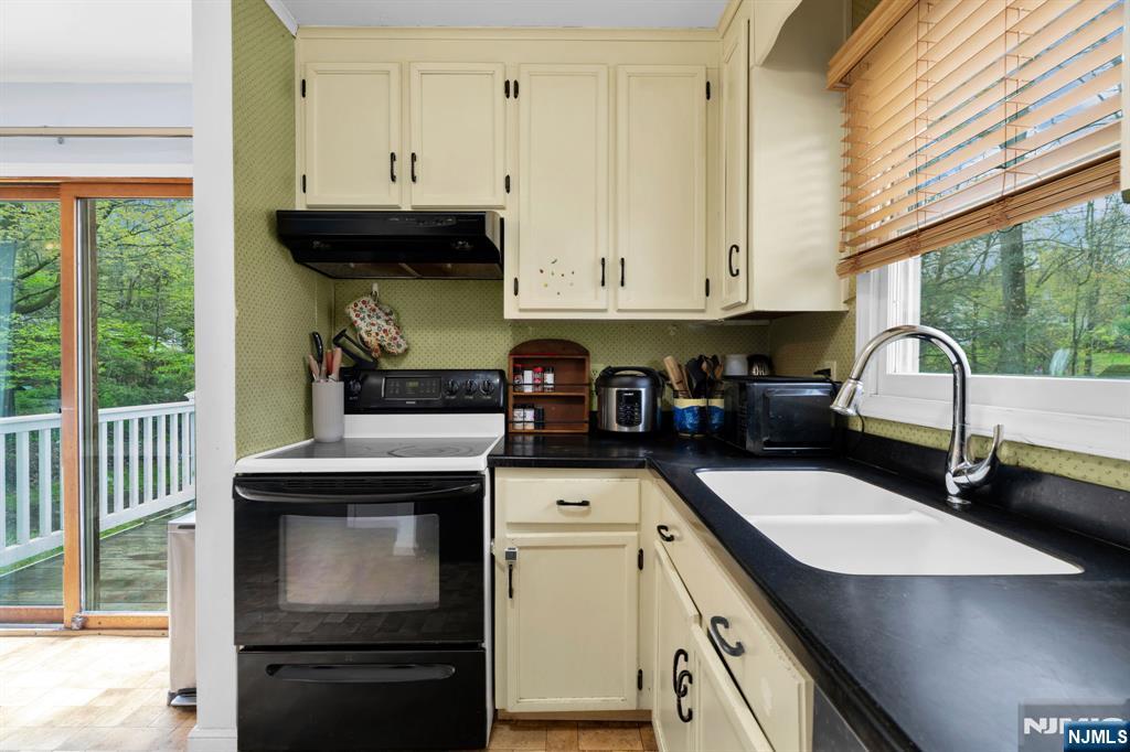 140 Papscoe Road West Milford, NJ 07421 - Photo 19 of 47