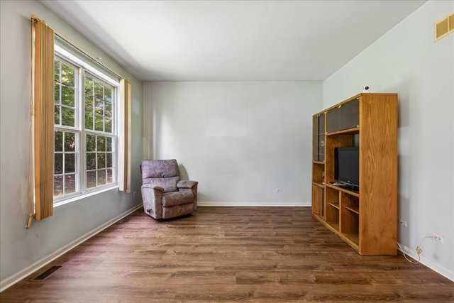 650 Glenbrook Road Crystal Lake, IL 60012 - Photo 5 of 35 Gallery Image 5