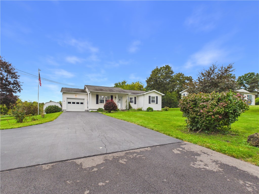 107 Reeves Road Henrietta, NY 14467 - Photo 4 of 47 Gallery Image 4