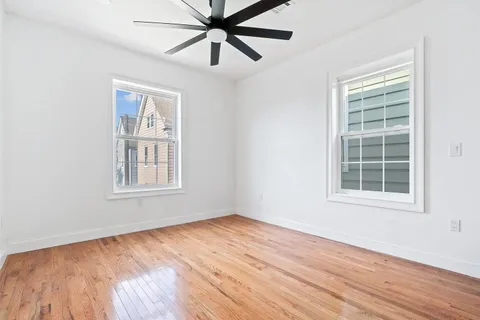 $2,700 | 133 West 4th Street, Unit 2, Bayonne, NJ 07002