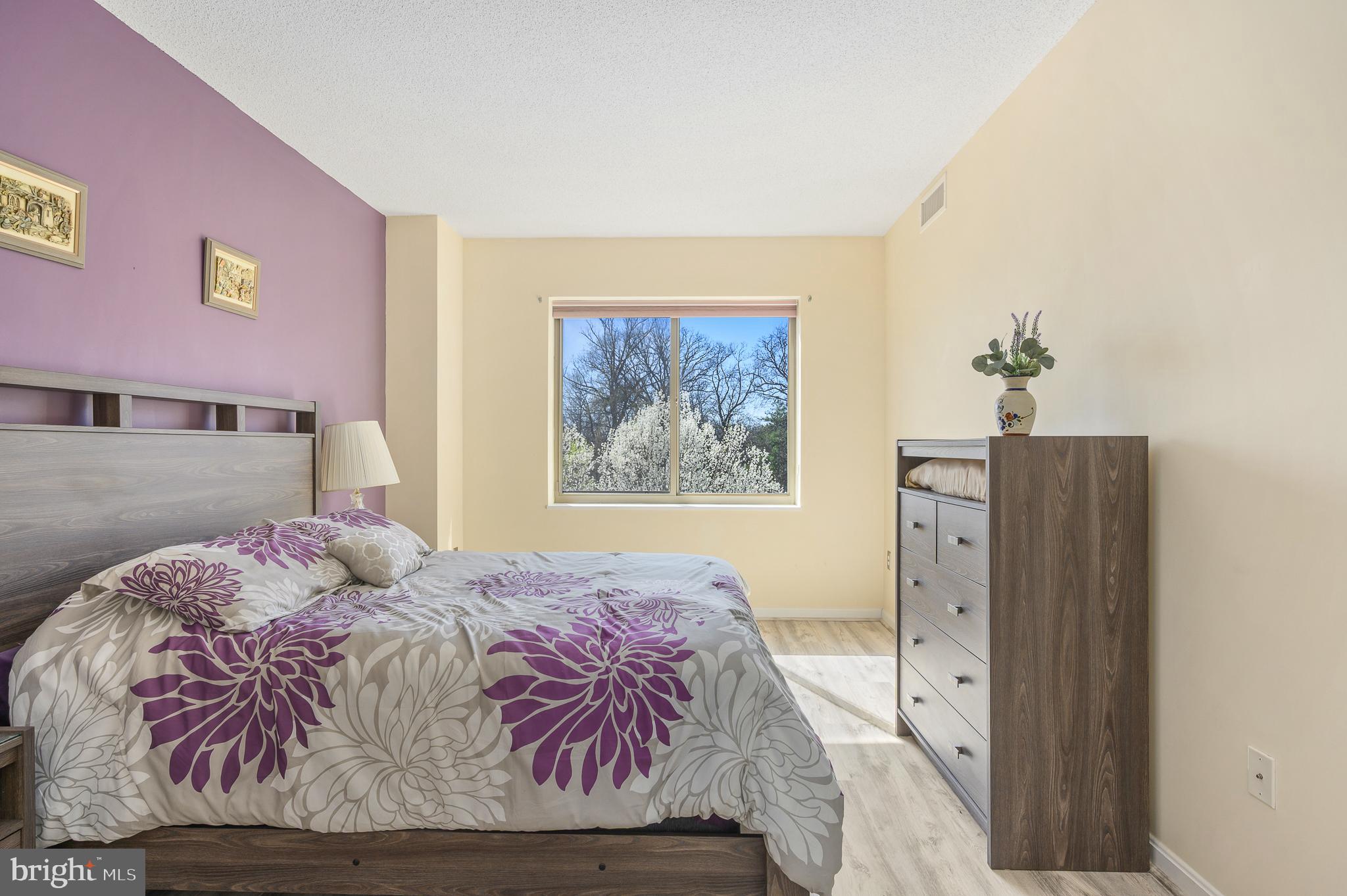 19355 Cypress Ridge Terrace, Unit 422 Leesburg, VA 20176 - Photo 19 of 34 Primary suite