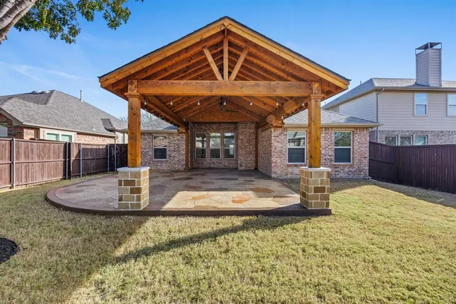 a view of a house with backyard and sitting area