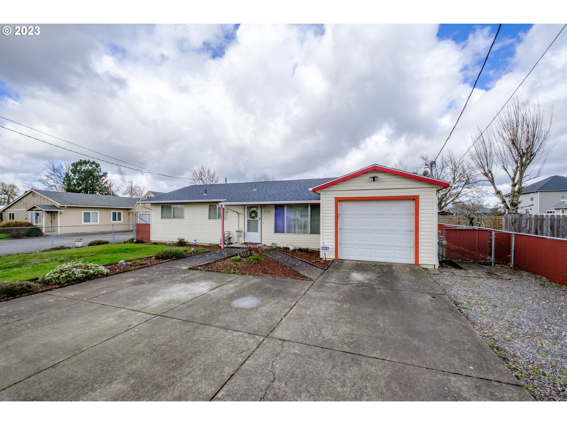 4785 Swegle Road Northeast Salem, OR 97305 - Photo 2 of 35
