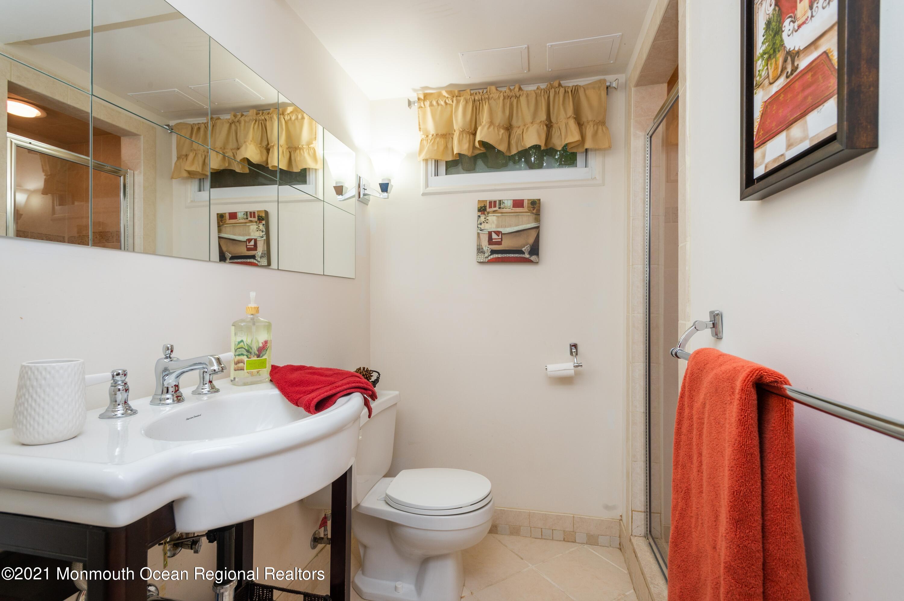 26 Van Brackle Road Holmdel, NJ 07733 - Photo 25 of 30 16_26SHolmdel_9_2ndBathroom_HiRes