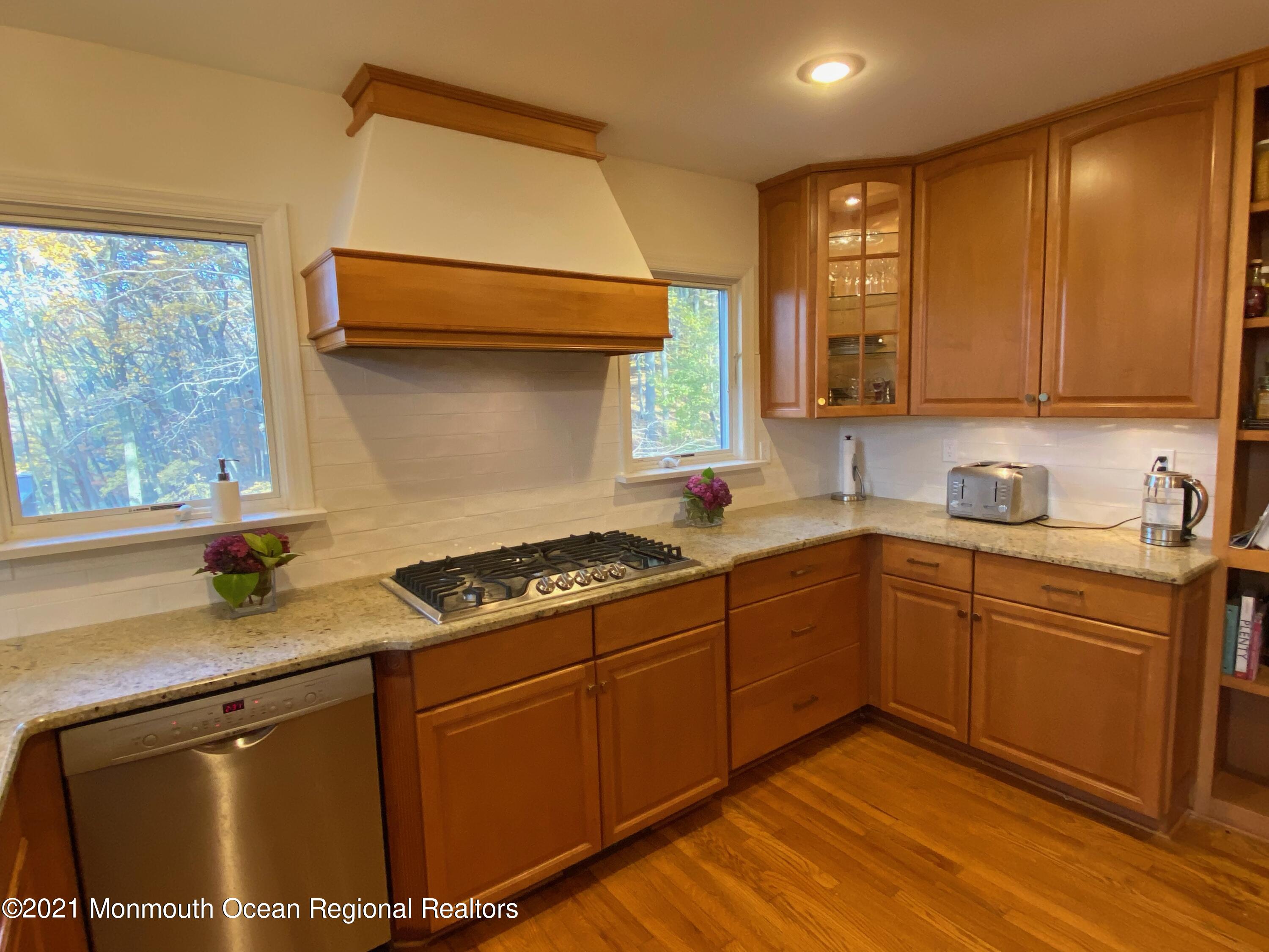 26 Van Brackle Road Holmdel, NJ 07733 - Photo 9 of 30 image4