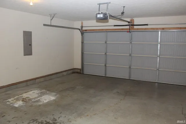 $2,400 | 3187 Megan Drive, Newburgh, IN 47630