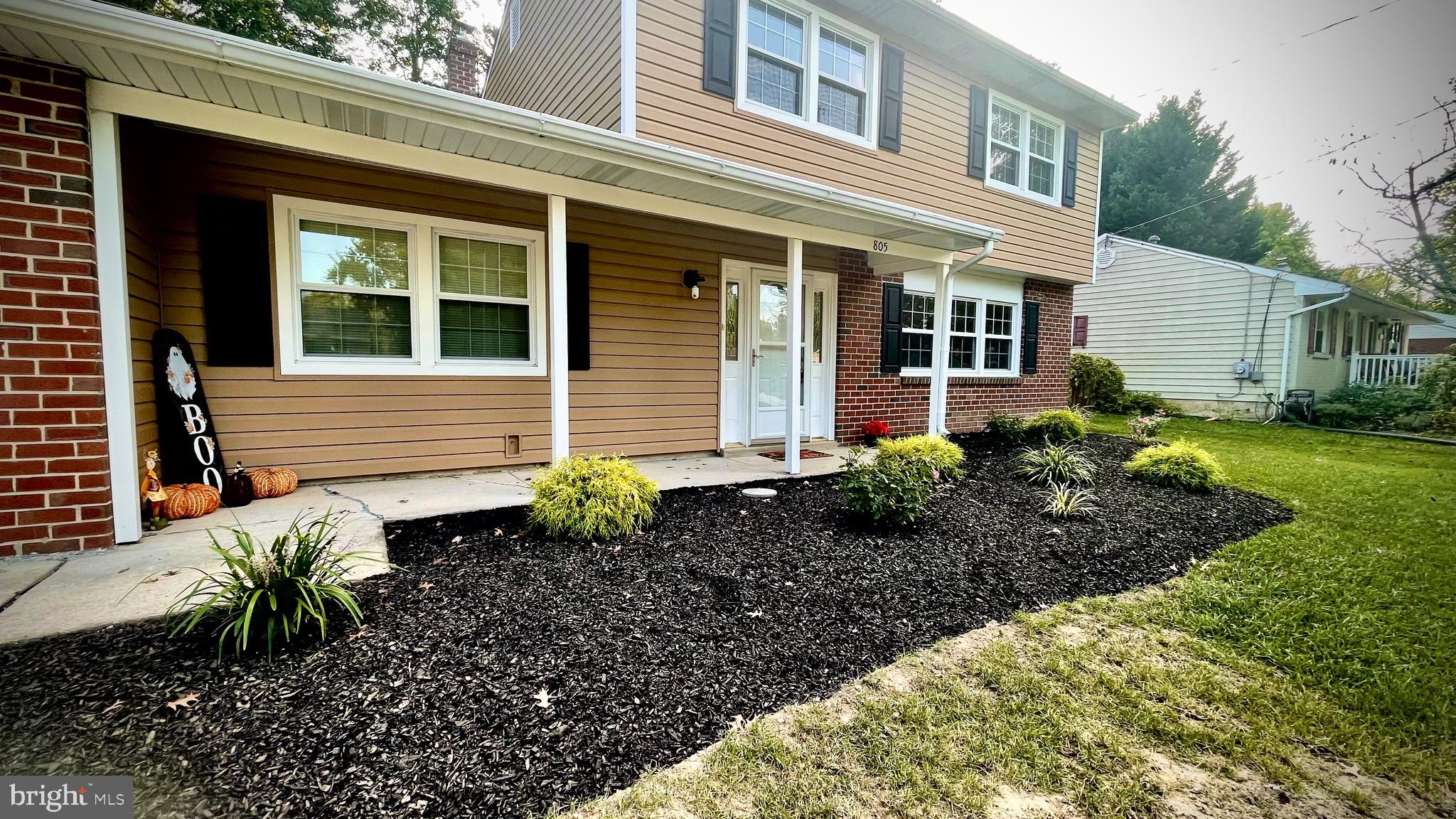 805 Devon Drive Newark, DE 19711 - Photo 4 of 35 a front view of a house with garden