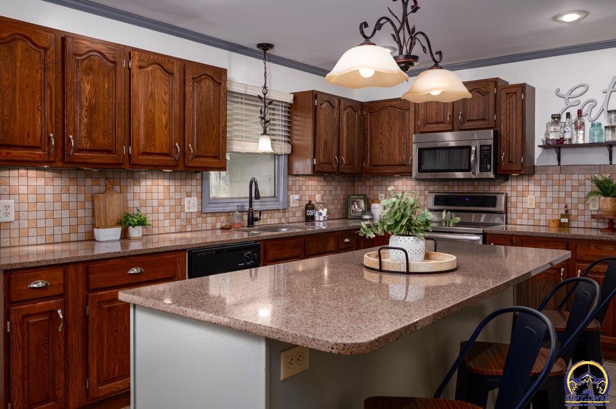 5601 Southwest 24th Street Topeka, KS 66614 - Photo 13 of 35