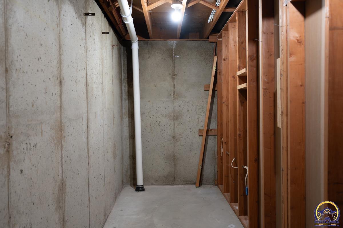 5601 Southwest 24th Street Topeka, KS 66614 - Photo 33 of 35