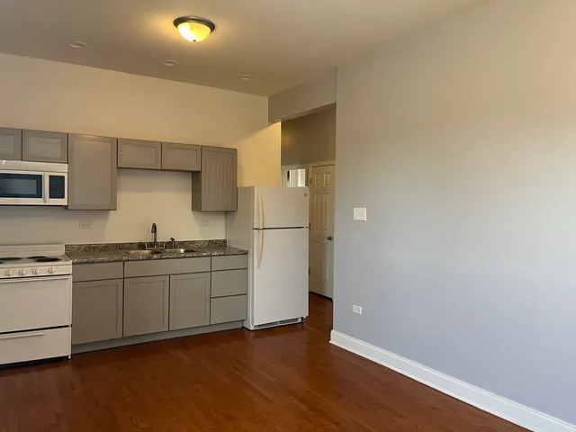 $1,275 | 7817 South South Shore Drive, Unit 2E, Chicago, IL 60649