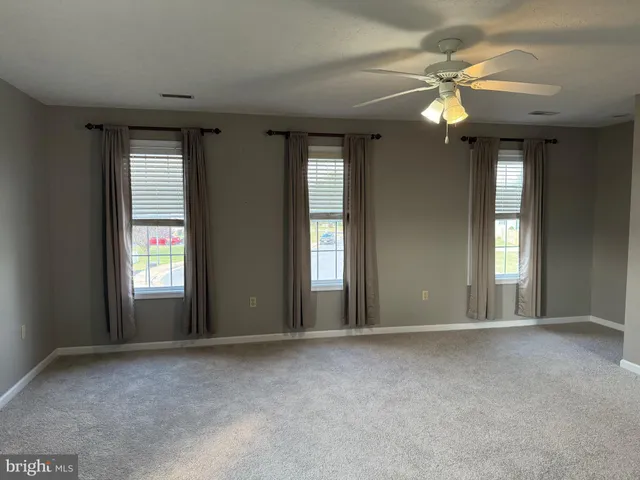 a view of empty room with window