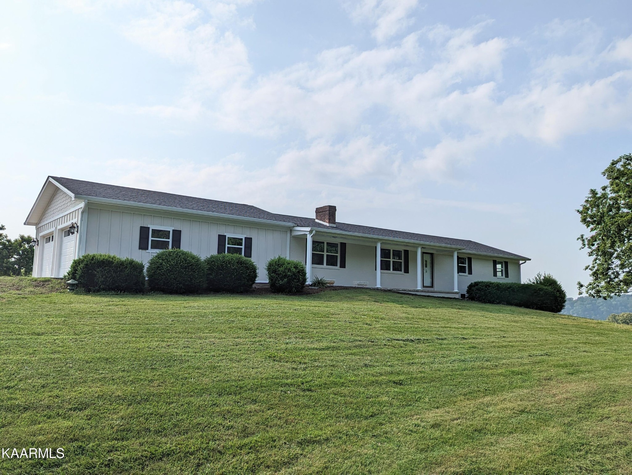 3877 Riverview Road Lenoir City, TN 37771 - Photo 4 of 47 a front view of a house with garden