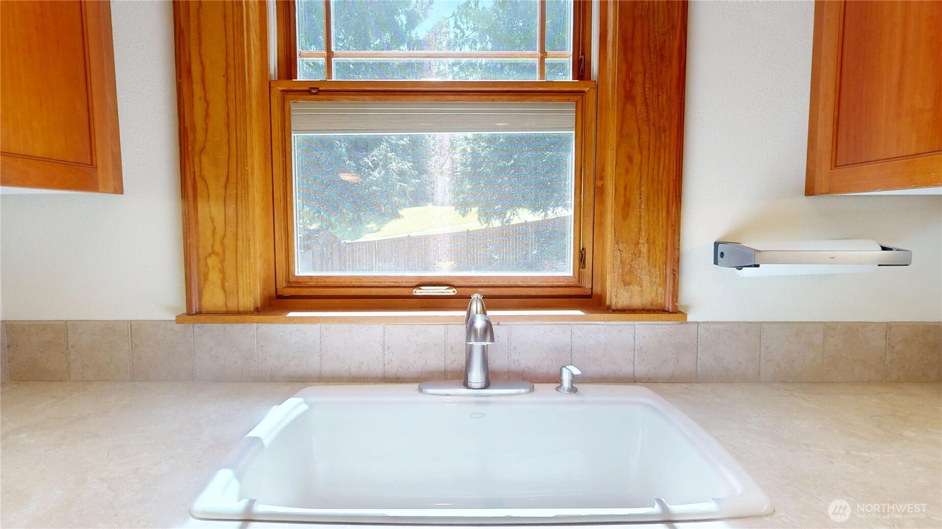 1533 Northeast Tagholm Road Poulsbo, WA 98370 - Photo 14 of 40 a bathroom with a bathtub