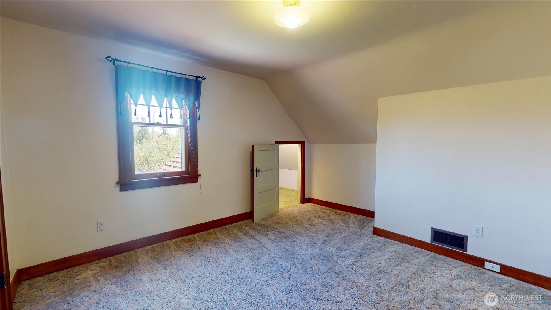 1533 Northeast Tagholm Road Poulsbo, WA 98370 - Photo 20 of 40 an empty room with windows