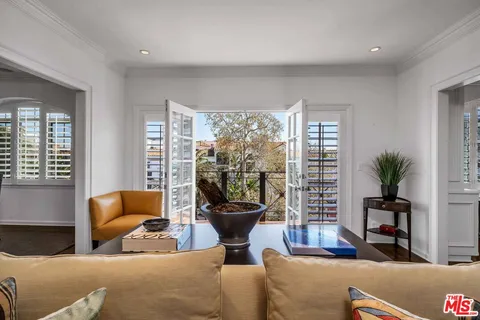 $12,000 | 11745 Montana Avenue, Unit 301, Los Angeles, CA 90049