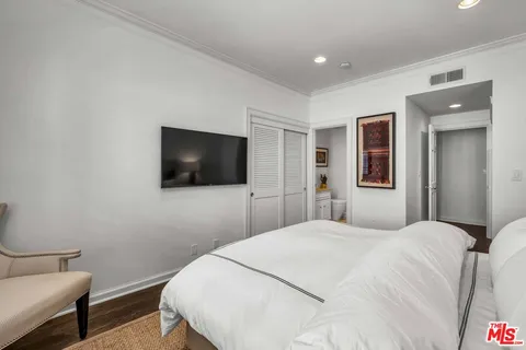 $12,000 | 11745 Montana Avenue, Unit 301, Los Angeles, CA 90049