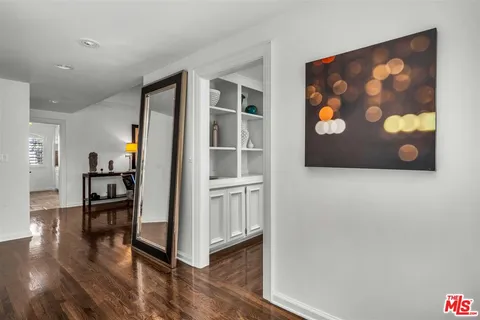 $12,000 | 11745 Montana Avenue, Unit 301, Los Angeles, CA 90049