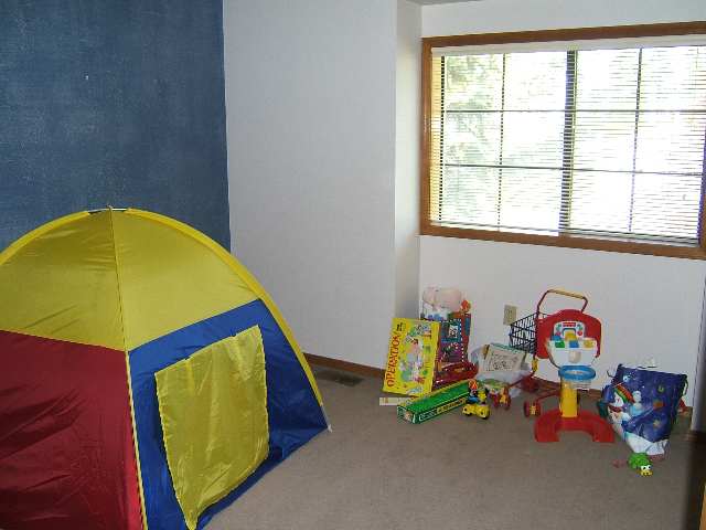303 West Brita Avenue Spokane, WA 99208 - Photo 7 of 8 Gallery Image 7