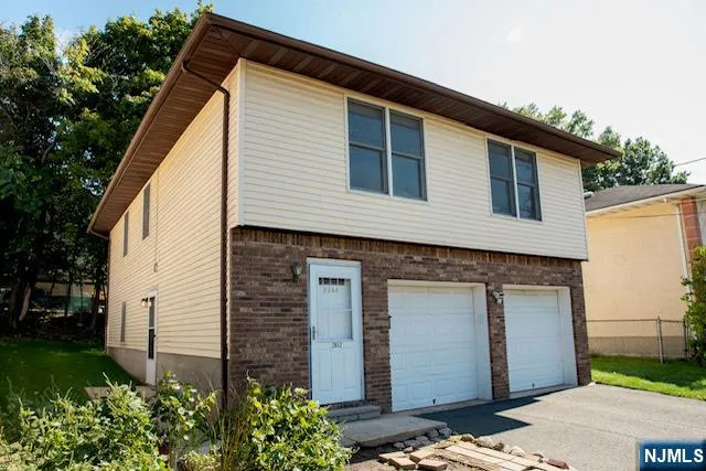 $4,900 | 2052 Hoefleys Lane, Fort Lee, NJ 07024