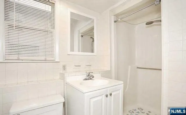 $4,900 | 2052 Hoefleys Lane, Fort Lee, NJ 07024