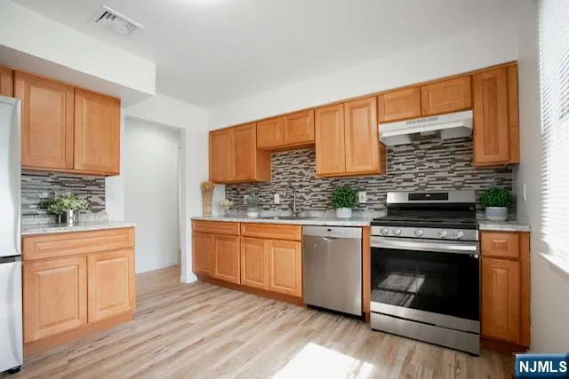 $4,900 | 2052 Hoefleys Lane, Fort Lee, NJ 07024