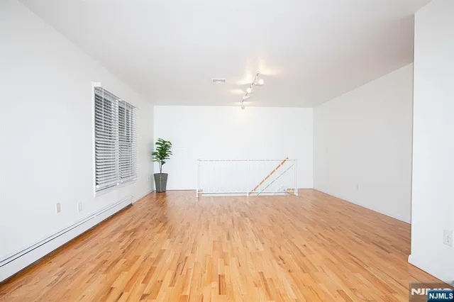 $4,900 | 2052 Hoefleys Lane, Fort Lee, NJ 07024