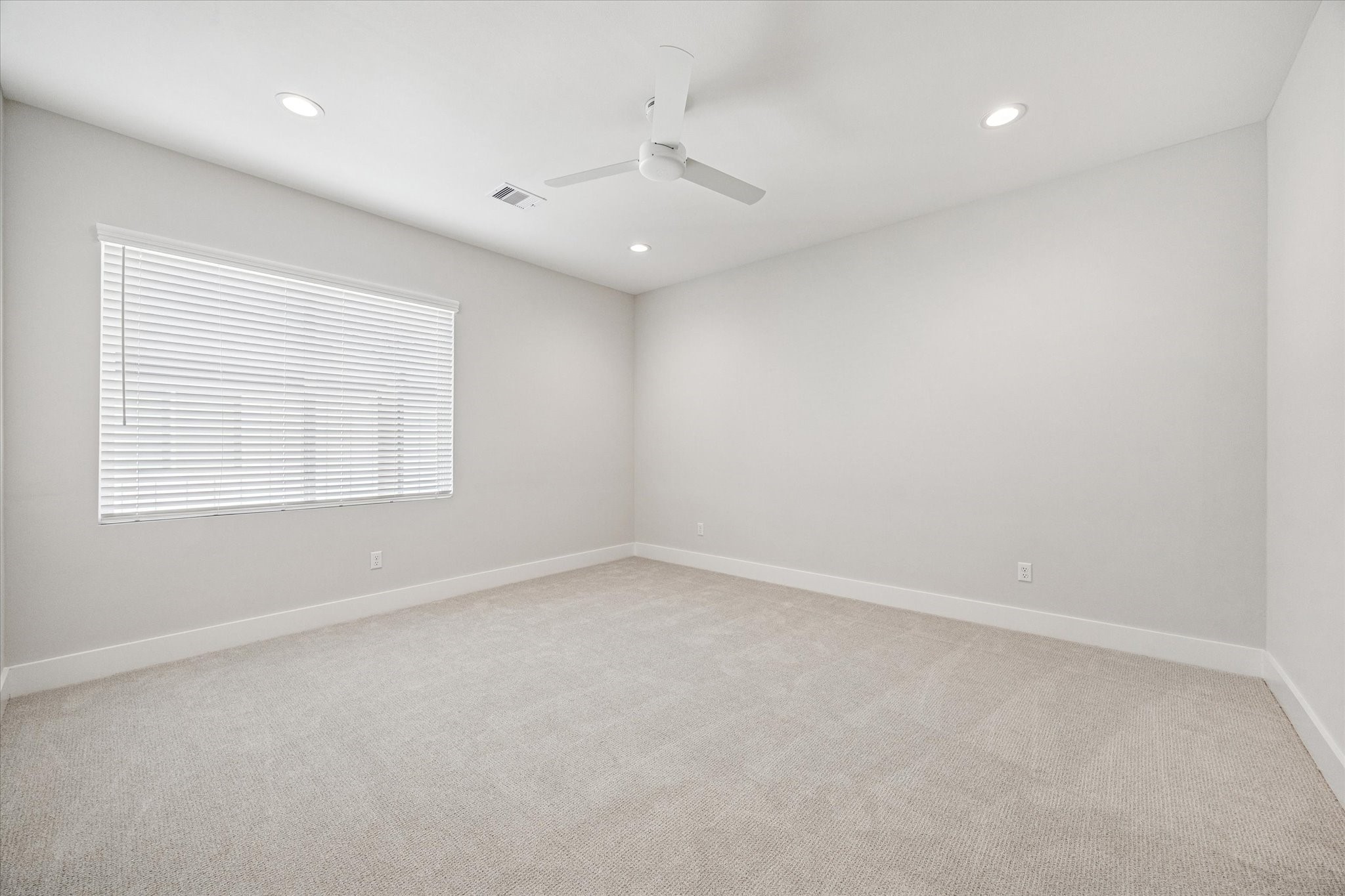 520 Janisch Road Houston, TX 77018 - Photo 14 of 28 an empty room with a window
