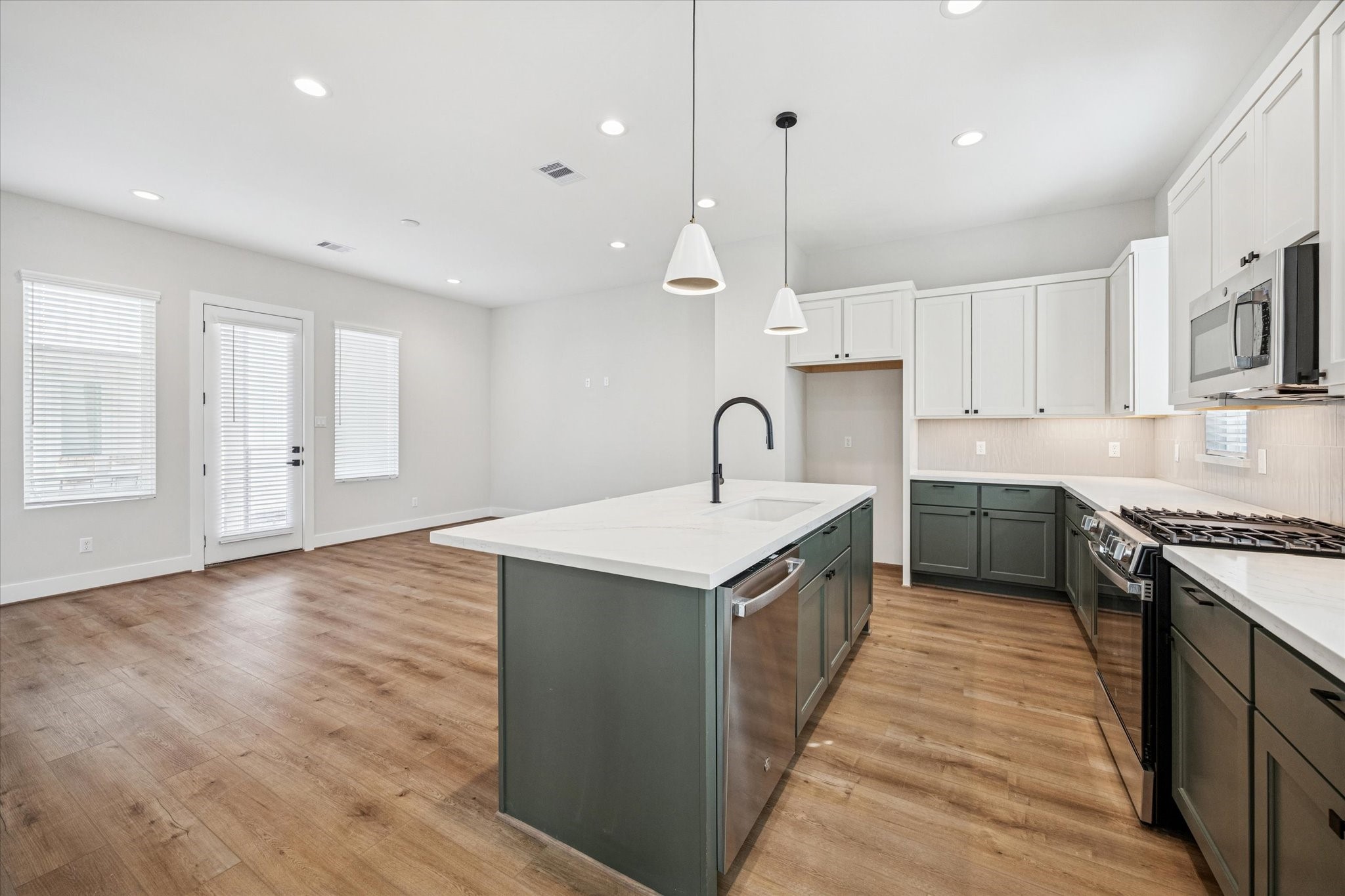 520 Janisch Road Houston, TX 77018 - Photo 8 of 28 a kitchen with stainless steel appliances granite countertop a sink a stove and a wooden floors