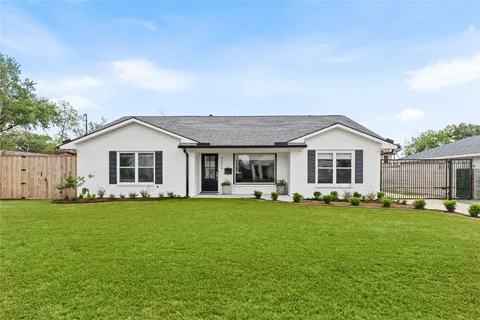 $649,900 | 4509 Brookwoods Drive, Houston, TX 77092