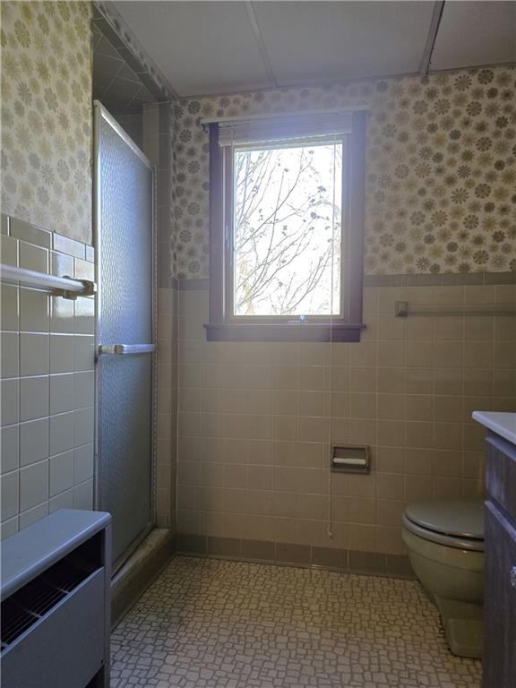 770 Pittsburgh Road Butler, PA 16002 - Photo 24 of 32 a bathroom with a toilet