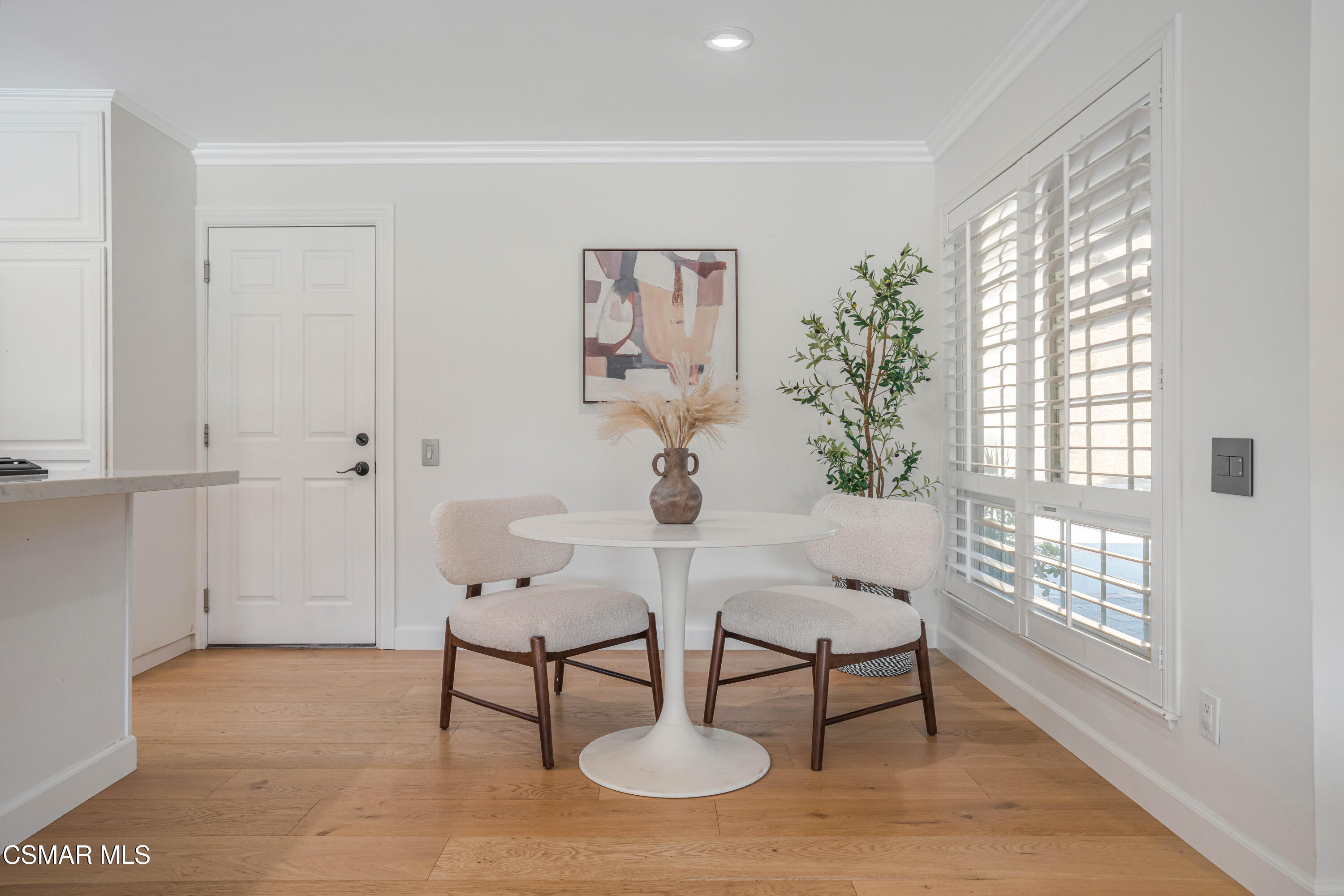 5839 Parkmor Road Calabasas, CA 91302 - Photo 17 of 42 a view of a livingroom with furniture window and wooden floor