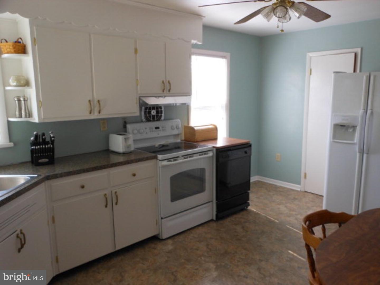 282 Sweet Arrow Lake Road Pine Grove, PA 17963 - Photo 7 of 23 Kitchen