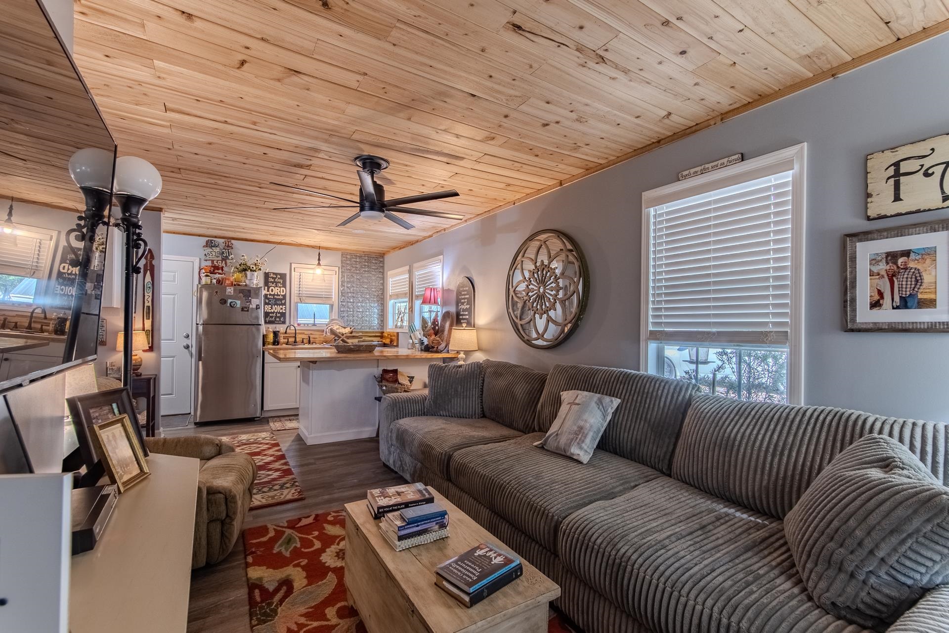 225 Lew Wallace Road Crump, TN 38327 - Photo 9 of 40 a living room with furniture and a window