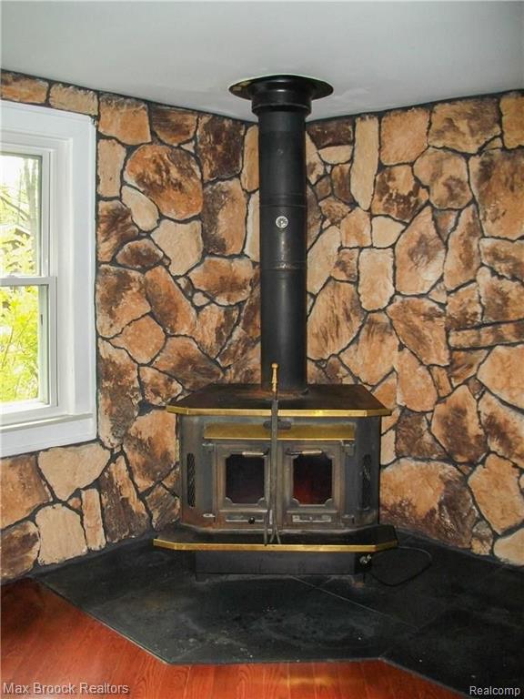 1602 Inverness Street Sylvan Lake, MI 48320 - Photo 12 of 34
