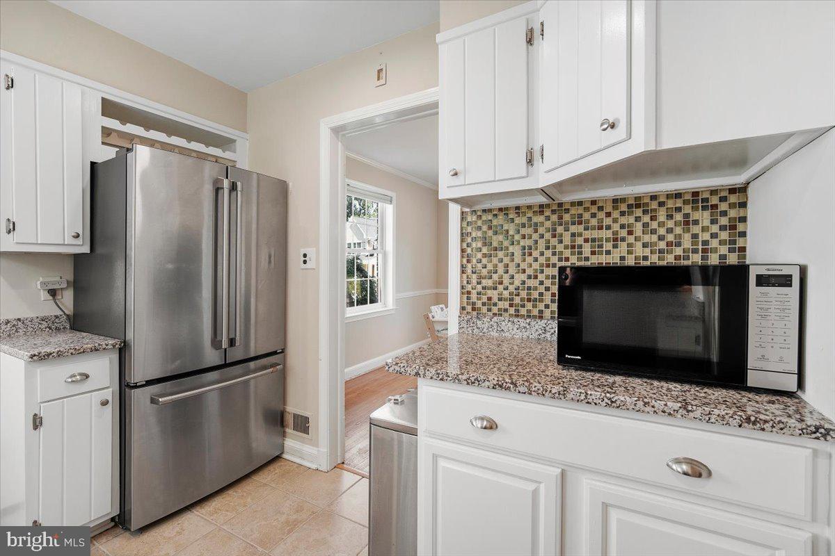 5902 Walton Road Bethesda, MD 20817 - Photo 14 of 63 Granite counters