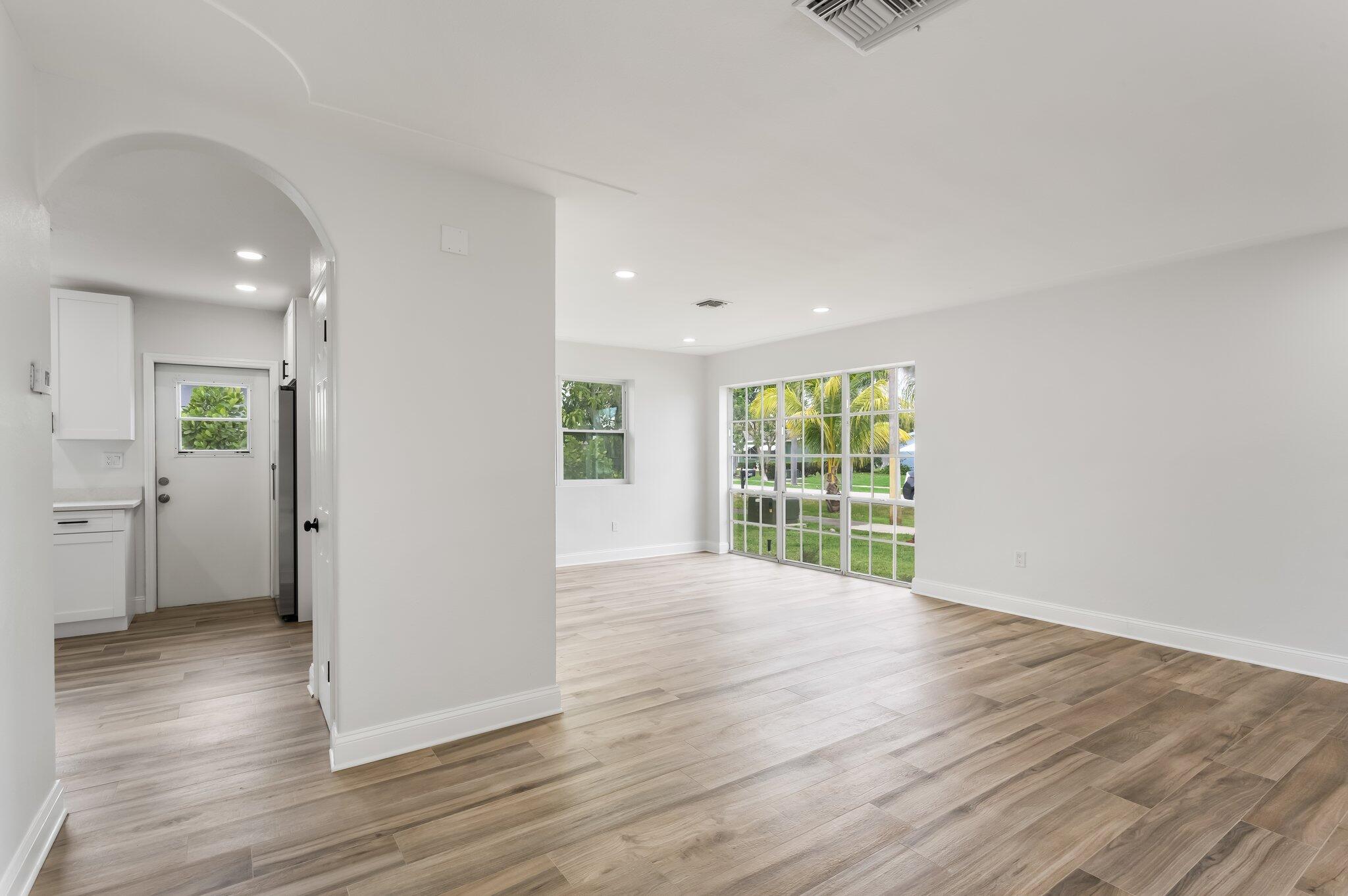 337 Pinehurst Road Palm Springs, FL 33461 - Photo 8 of 31 13-web-or-mls-0E2A6311