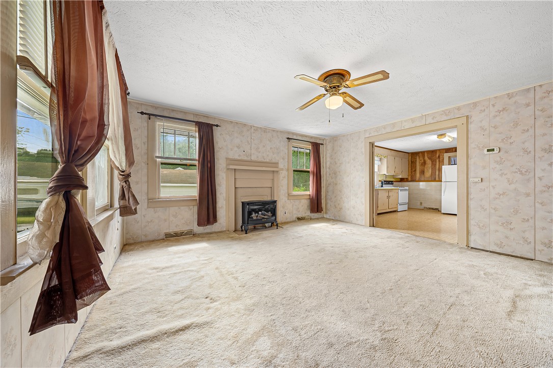 102 Robinson Avenue Easley, SC 29640 - Photo 5 of 24