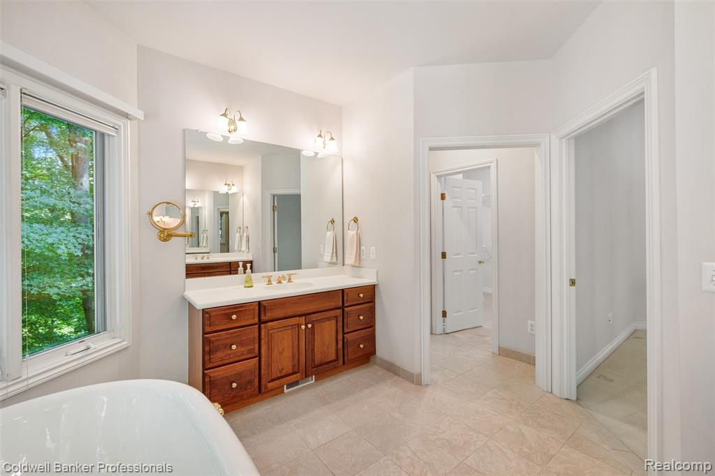 8661 Deerwood Road Clarkston, MI 48348 - Photo 41 of 82 Gallery Image 41