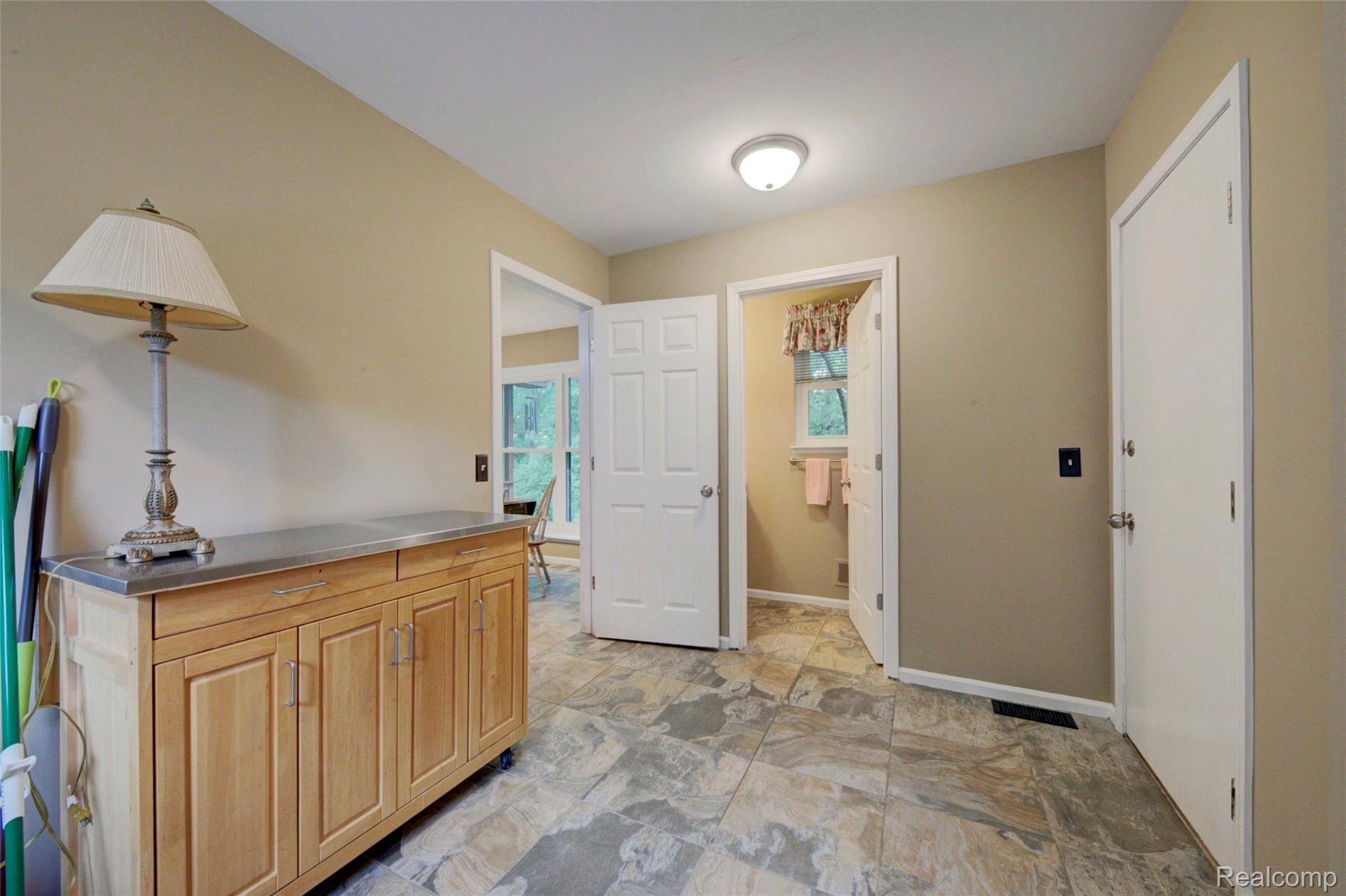 8164 Rattalee Lake Road Clarkston, MI 48348 - Photo 29 of 96 4H8B0471_2_3.jpg